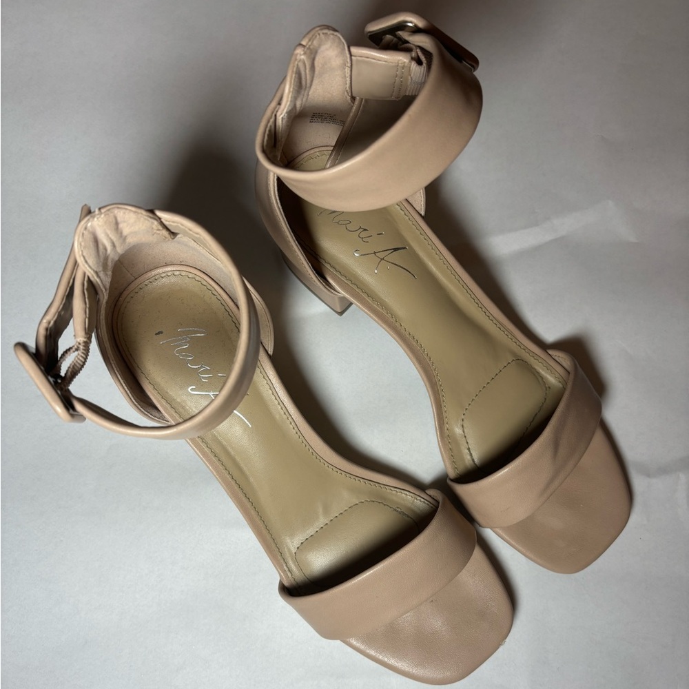 TAN HEELS